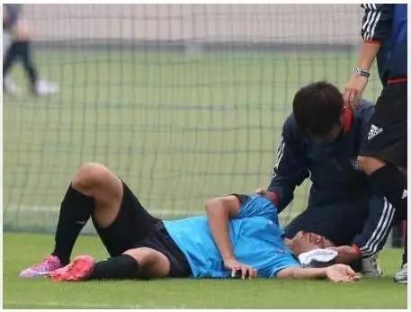 踢球受伤预防大全,踢球危险事项