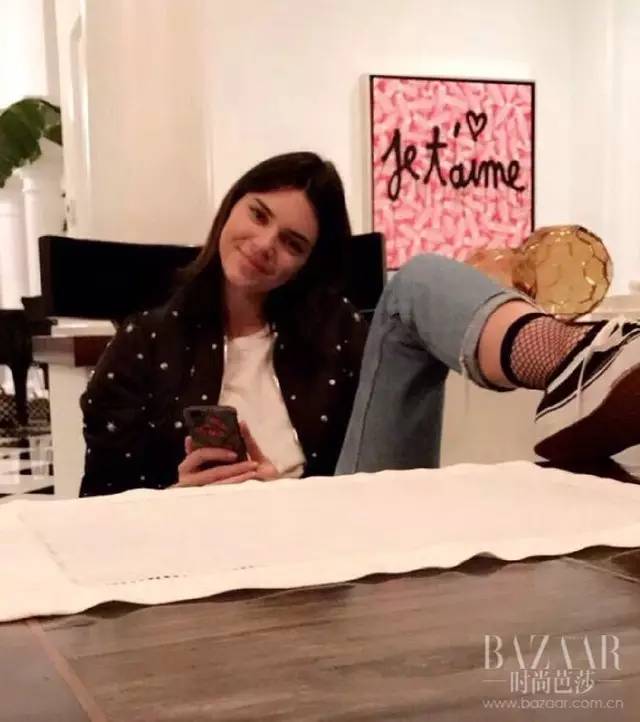 什么？“辣眼睛”的渔网袜又回来了？！然而这一次我竟然驾驭得这么好看！