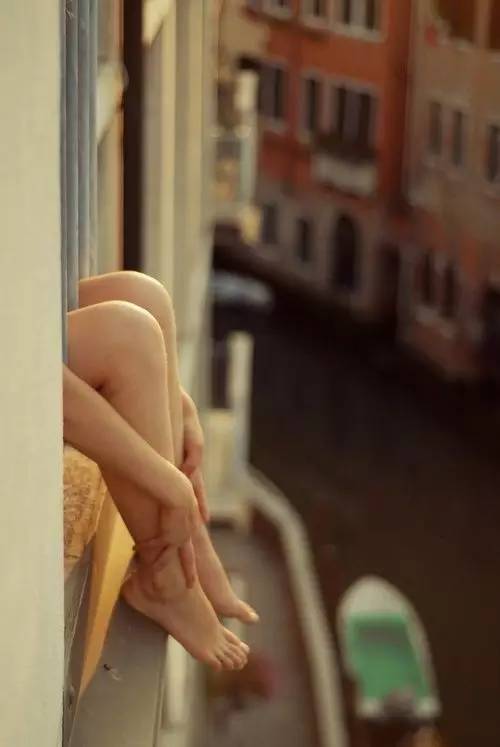 别小看这两样东西能够救命,精华油的几大美肤功效你都了解吗