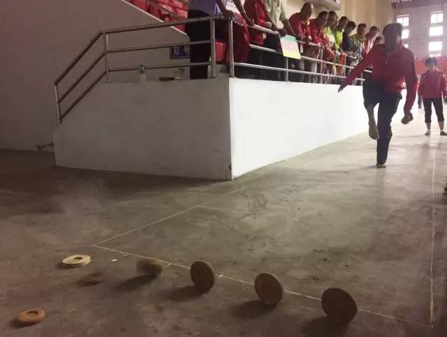 傣族保龄球,傣族保龄球需要加几个球