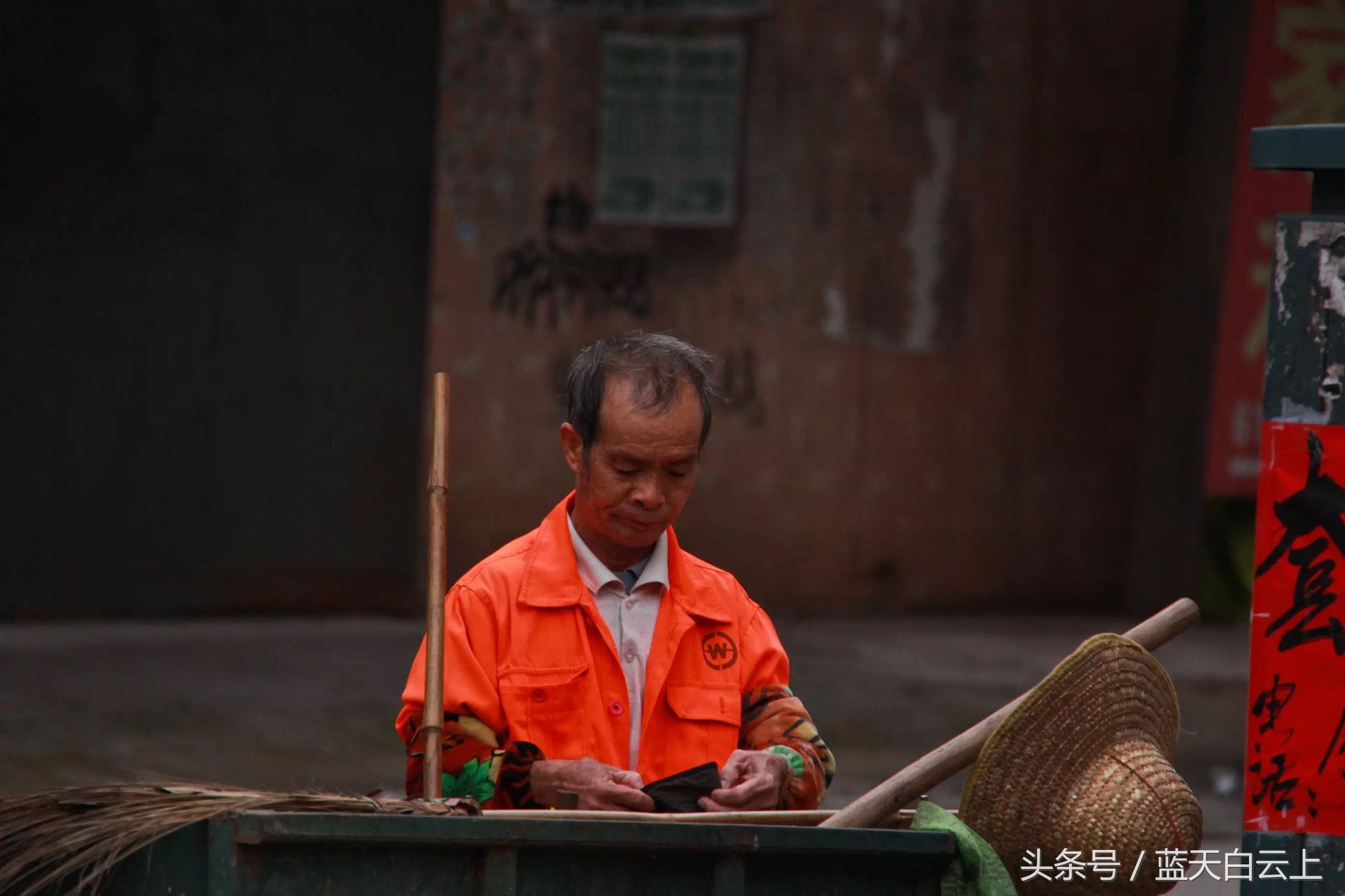 冬日里的黄玫瑰环卫工人,城市黄玫瑰环卫工人