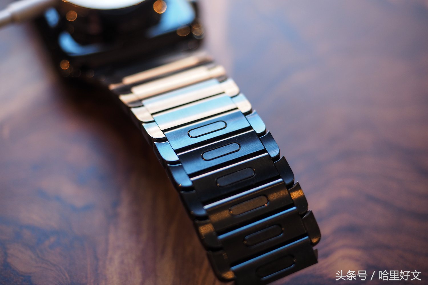 apple watch 7表带怎么戴 (apple watch回环表带和米兰尼斯表带)