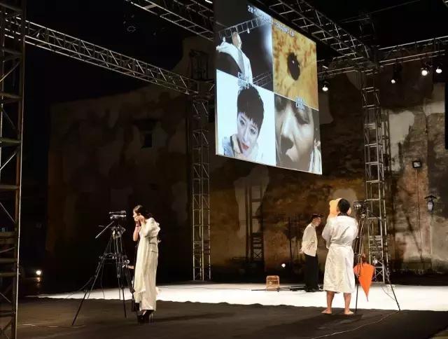 他是新浪潮戏剧的发起人，他说戏剧是当下且危险的