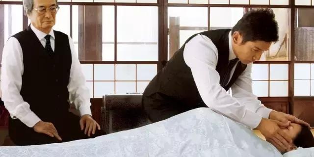 女孩职业入殓师,入殓师这个职业在哪个大学