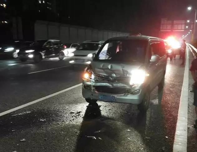 五菱vs比亚迪,公路坦克与比亚迪唐