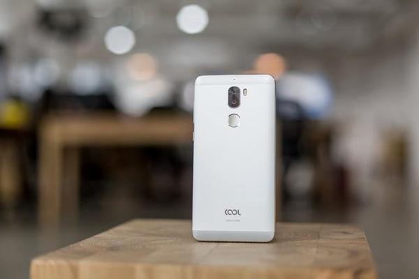 拍照游戏两不误的全面屏手机,大屏拍照好的手机评测