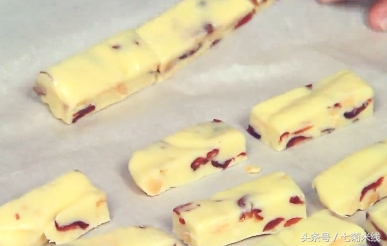 简易花生牛轧糖的做法,花生牛轧糖制作超简单