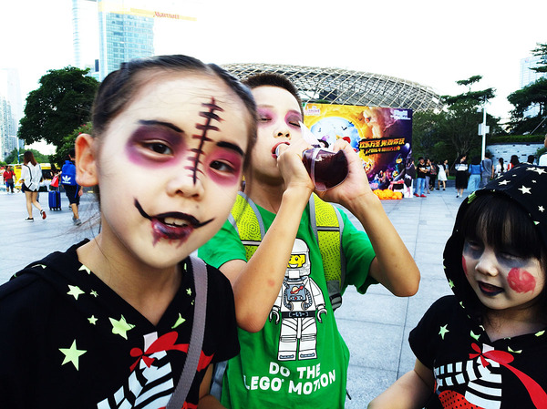 万圣节僵尸旅行,万圣节长隆9个鬼屋全玩时间赶吗