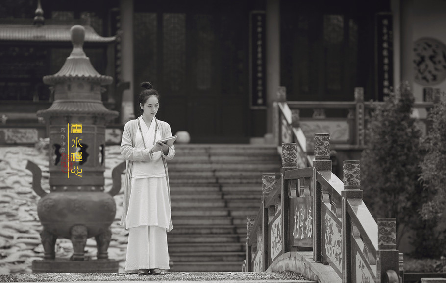 南无阿弥陀佛佛光四射,震撼心灵的南无阿弥陀佛