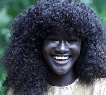 世界公认最黑的模特,世界上肤色最黑的模特