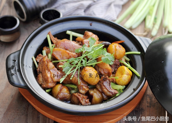 我家秋冬饭桌人气菜，温阳补虚味道杠，加了这一步鸡嫩栗粉超好吃