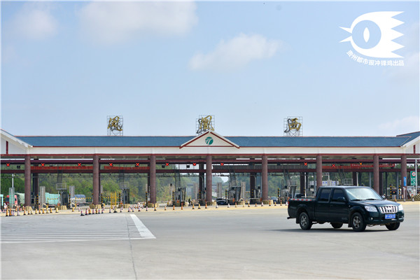 官方回应高速收费站多收钱,交通局回应收费站视频