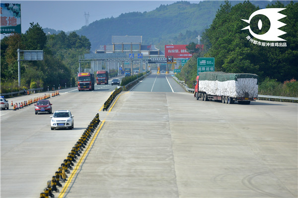 官方回应高速收费站多收钱,交通局回应收费站视频