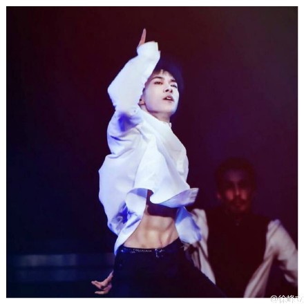 易烊千玺和关晓彤同框照片,易烊千玺和关晓彤图文