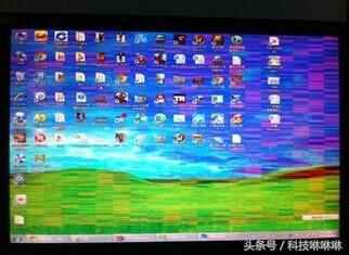 电脑显示器花屏有灰色竖纹怎么办,电脑显示器出现花屏是什么原因