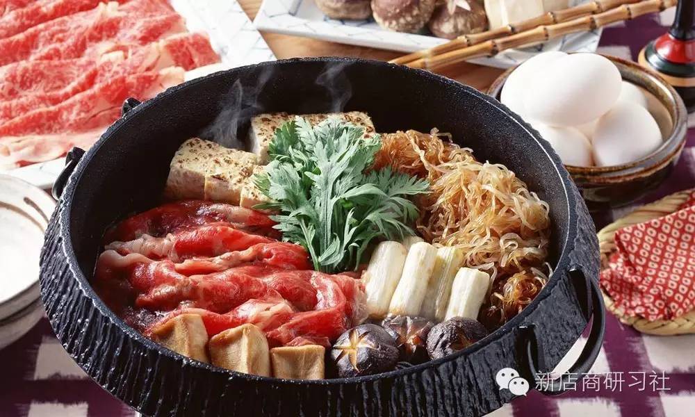 云南省超越购物中心下的火锅店,比较红火的火锅店