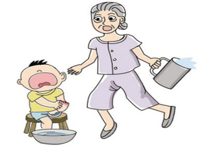 宝宝脚烫伤起泡要不要弄破,小男孩脚烫伤