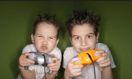 孩子玩游戏家长需警惕,孩子玩游戏上瘾的正确引导方法