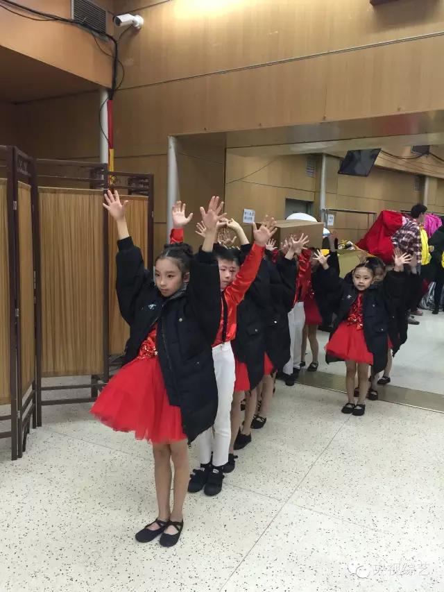 1983央视春晚精彩瞬间,历届春晚惊艳瞬间