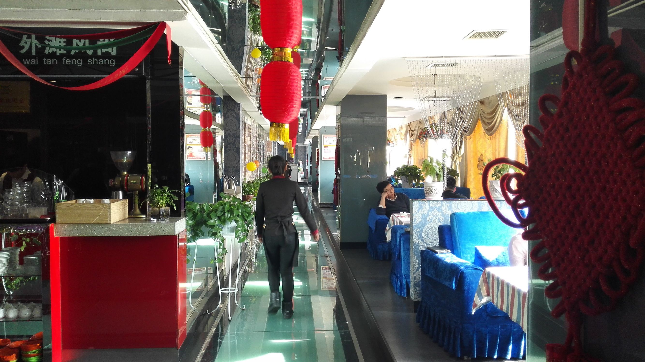 走吗约起之——外滩风气西餐咖啡。各位您约了吗？我在太原尖草坪