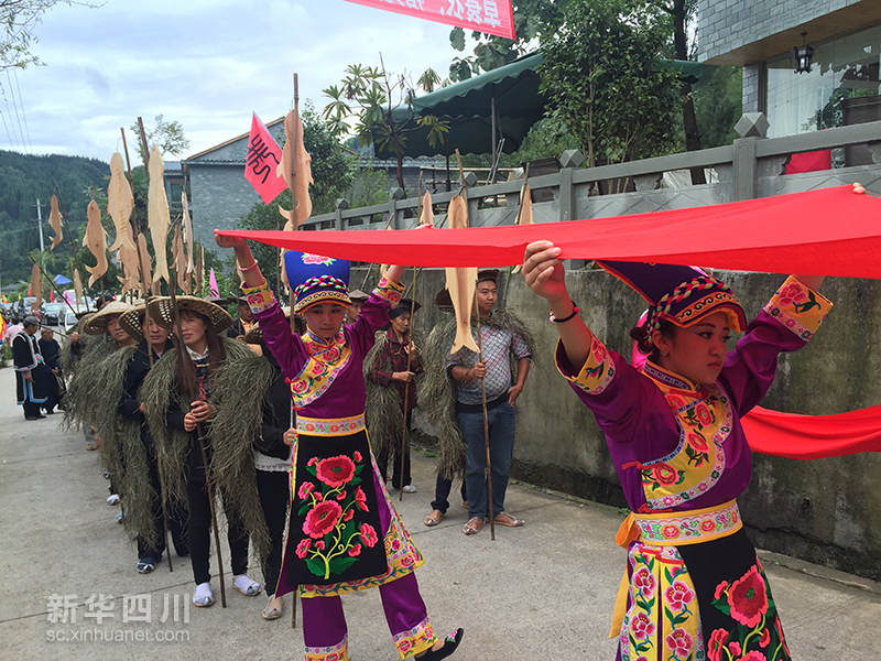 西部刀手，行走于中国道教神山四川洪雅瓦屋山，暗藏杀伐之气！