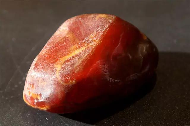 市场上的琥珀假货,血蜜蜡是不是假的
