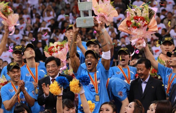 是低调攒人品还是无竞争实力咱们季后赛见