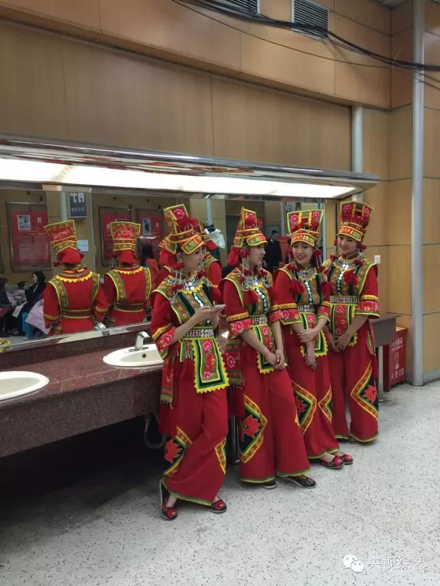 1983央视春晚精彩瞬间,历届春晚惊艳瞬间