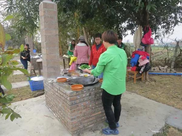 从东莞出发,不到两小时,就能够感受到靓爆灯的童话世界！