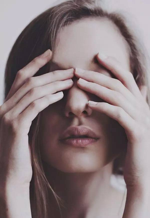 别小看这两样东西能够救命,精华油的几大美肤功效你都了解吗