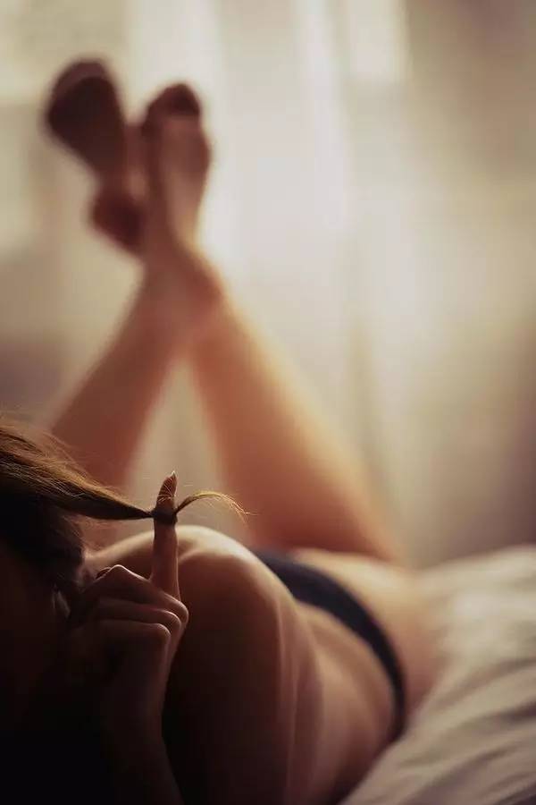 别小看这两样东西能够救命,精华油的几大美肤功效你都了解吗