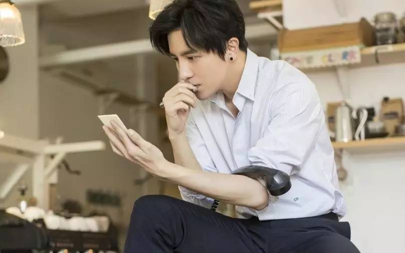 “双十一大打折”“错过等一年”low爆了，薛之谦一首文艺广告诗给微博圈带来了一股清风