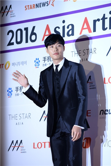 防弹和exo颁奖典礼,yes首尔出席活动视频