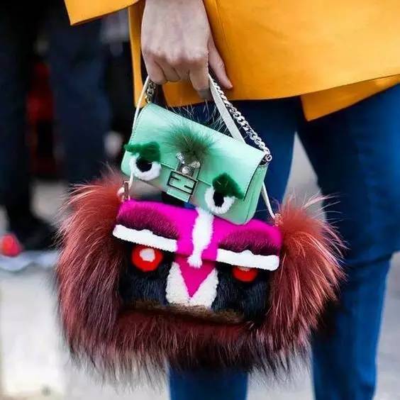 你一定想知道的真实故事,能够看看你每天背的包里有啥吗