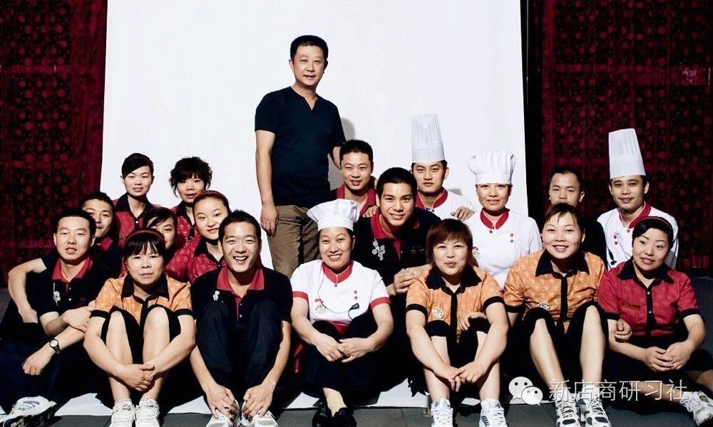 云南省超越购物中心下的火锅店,比较红火的火锅店