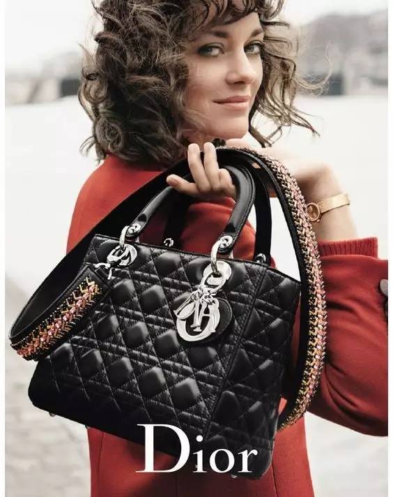 你一定想知道的真实故事,能够看看你每天背的包里有啥吗