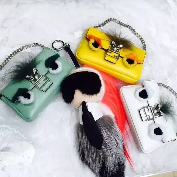 你一定想知道的真实故事,能够看看你每天背的包里有啥吗