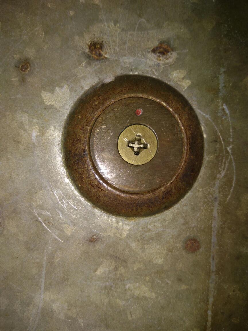 钥匙断在锁里开锁师傅怎样取出,钥匙不小心断了怎么打开门