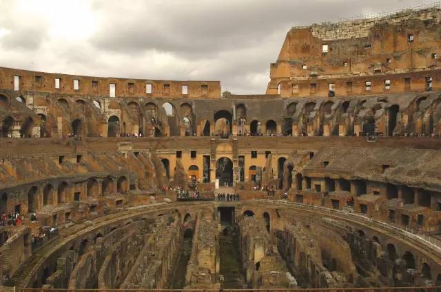 美艳洋模带您私家欧洲之旅！