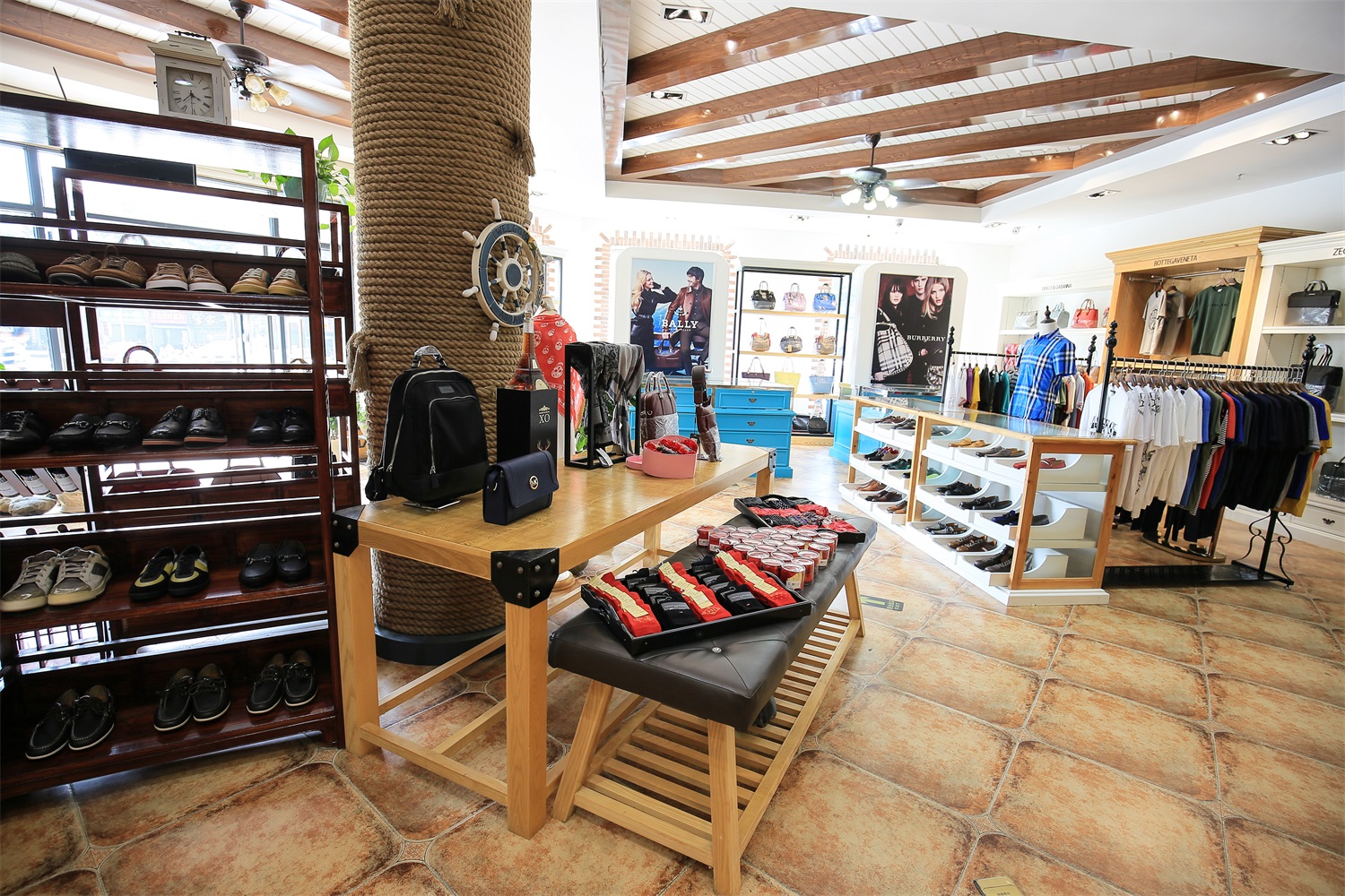 襄阳思新设计--马戈雷特奢侈品集合店