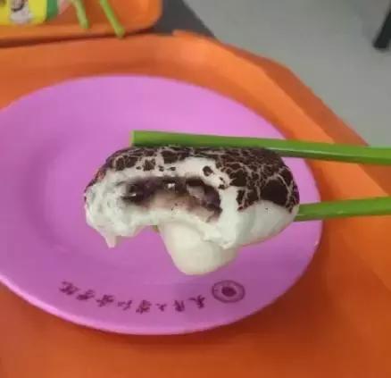 还是憋吃9块钱的砂锅大嘴猴啦，我们一起去吐吧