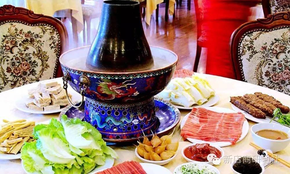 云南省超越购物中心下的火锅店,比较红火的火锅店