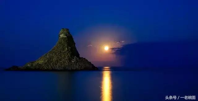 文人的冷漠是源于内心的强大,暗讽人情冷漠的句子