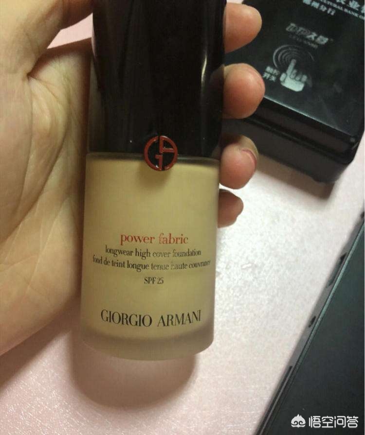 油性皮肤长闭口用什么粉底液,油性皮肤用什么粉底液不脱妆