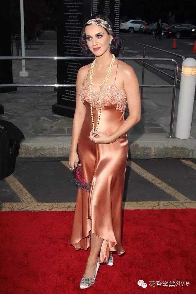 把睡裙穿出街的机会来了，2016时髦早班车搭车指南（一）