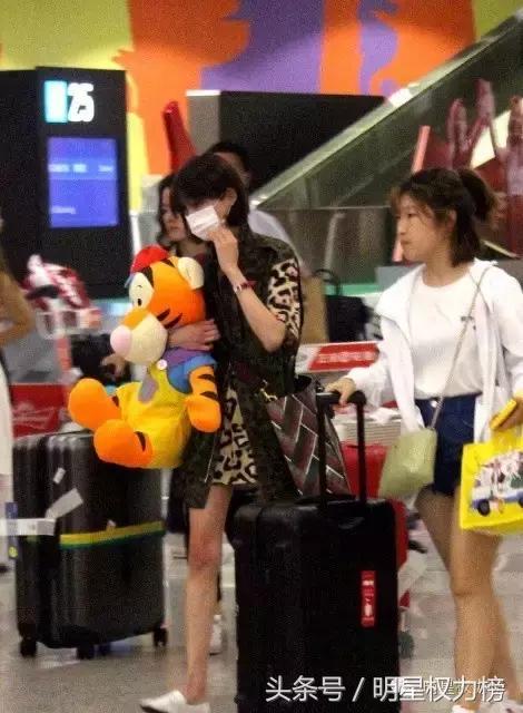 实拍偶遇陈伟霆赵丽颖张艺兴,赵丽颖陈伟霆卡通