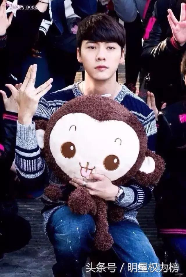 实拍偶遇陈伟霆赵丽颖张艺兴,赵丽颖陈伟霆卡通