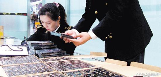 迪奥口红造假商家被抓到,大连海关查获黄金