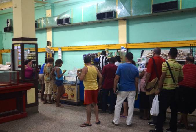 在古巴，1个人1个月只能有5个鸡蛋