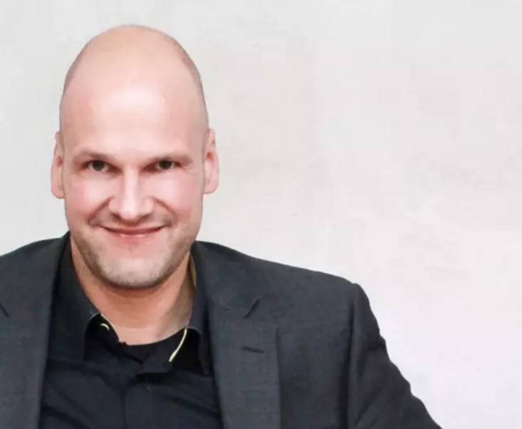 人家说你穿衣服可潮流你咋回答,今年大火的这件单品你真的会穿吗